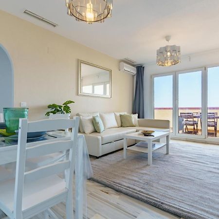 Chic Beachfront Flat With Amazing Sea Views And Private Indoor Parking Benalmádena Esterno foto