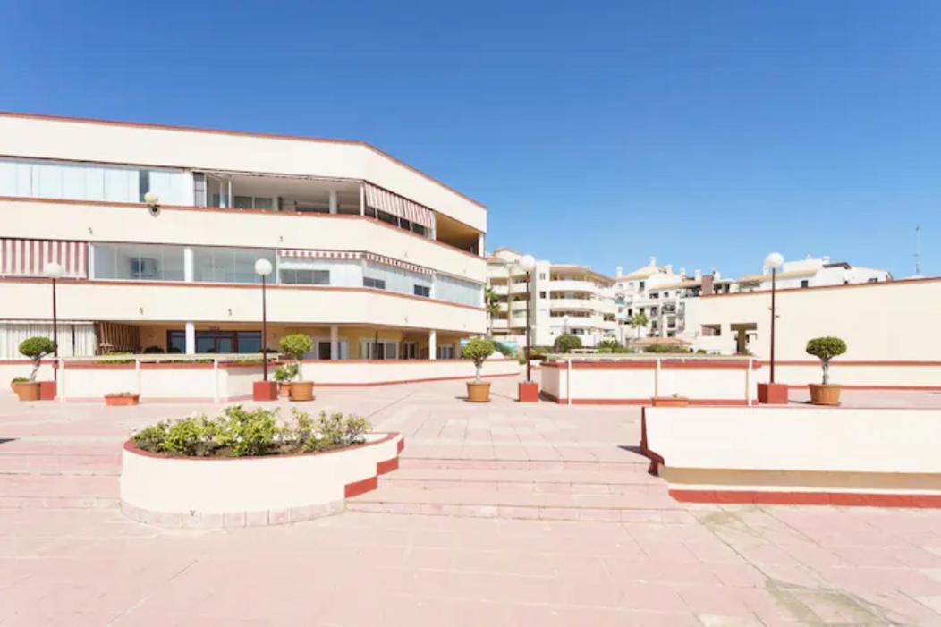 Chic Beachfront Flat With Amazing Sea Views And Private Indoor Parking Benalmádena Esterno foto