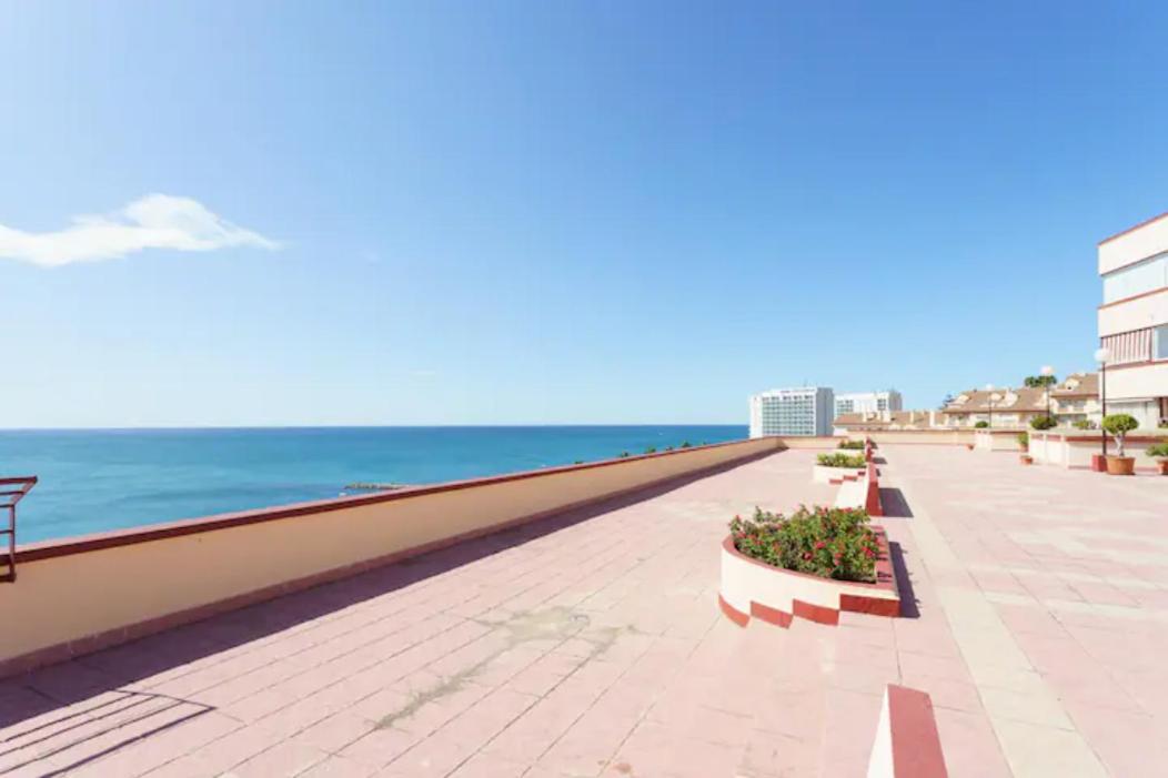Chic Beachfront Flat With Amazing Sea Views And Private Indoor Parking Benalmádena Esterno foto