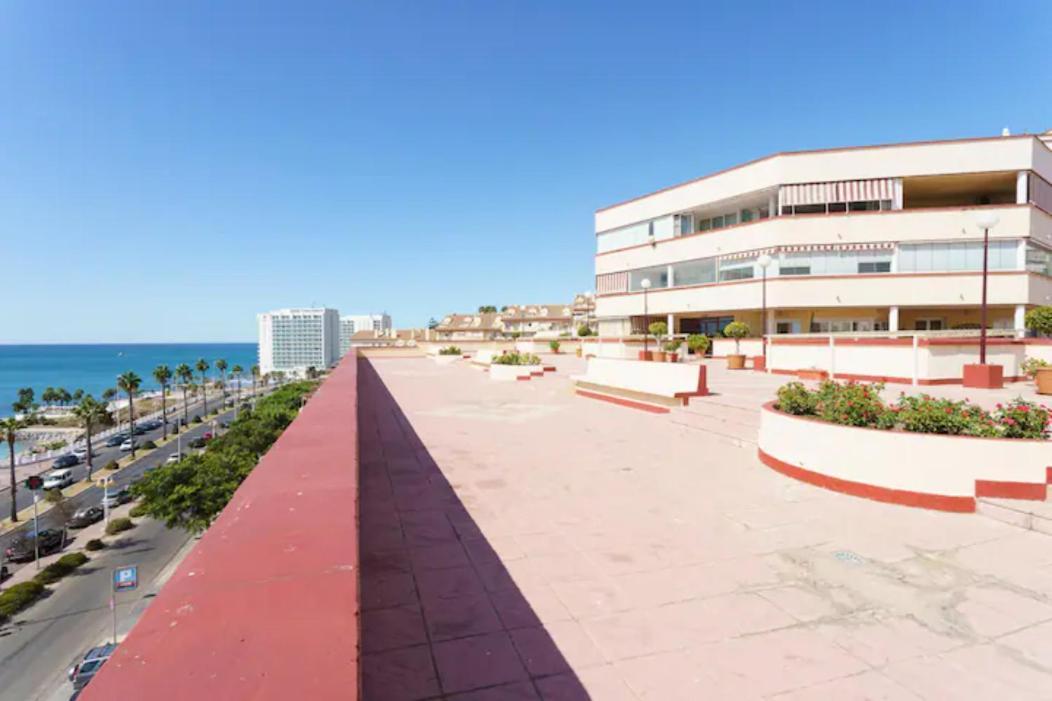 Chic Beachfront Flat With Amazing Sea Views And Private Indoor Parking Benalmádena Esterno foto