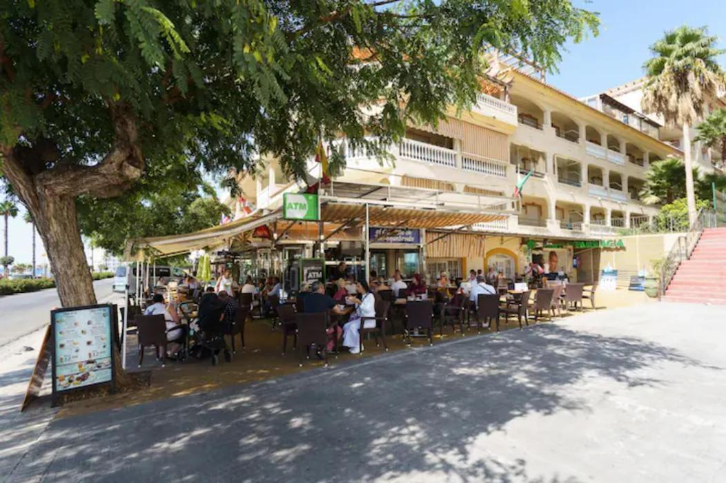 Chic Beachfront Flat With Amazing Sea Views And Private Indoor Parking Benalmádena Esterno foto