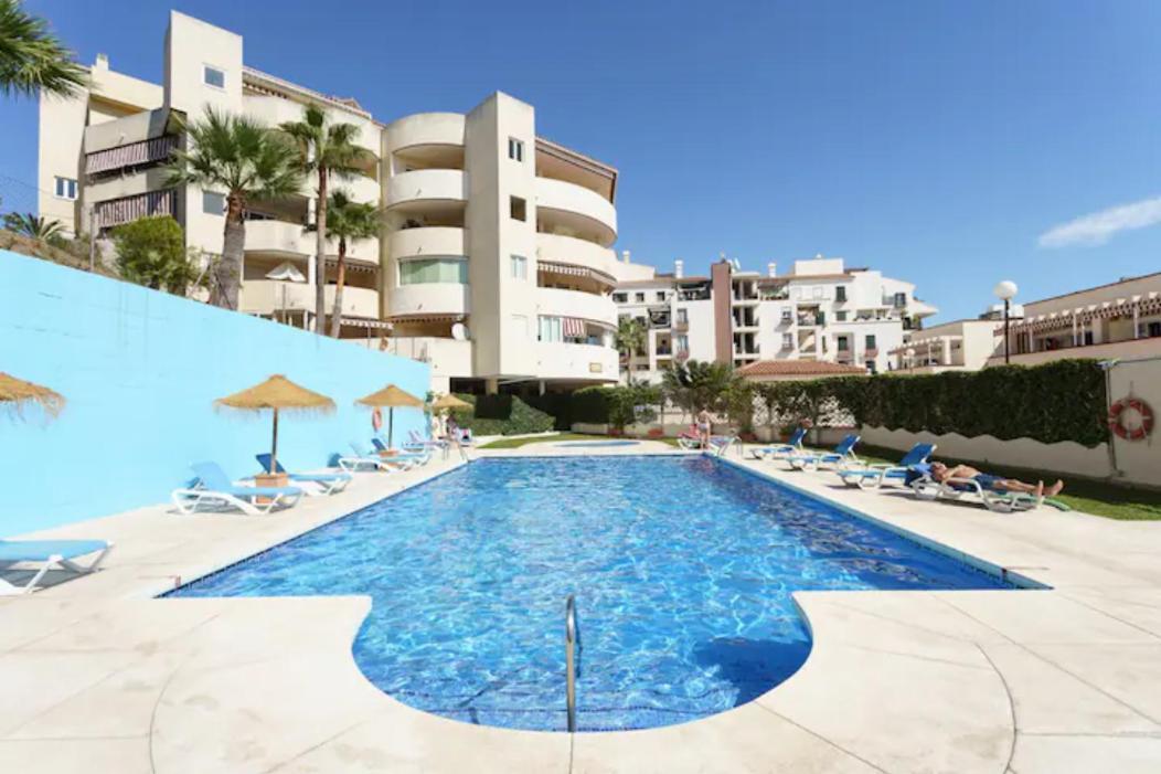Chic Beachfront Flat With Amazing Sea Views And Private Indoor Parking Benalmádena Esterno foto