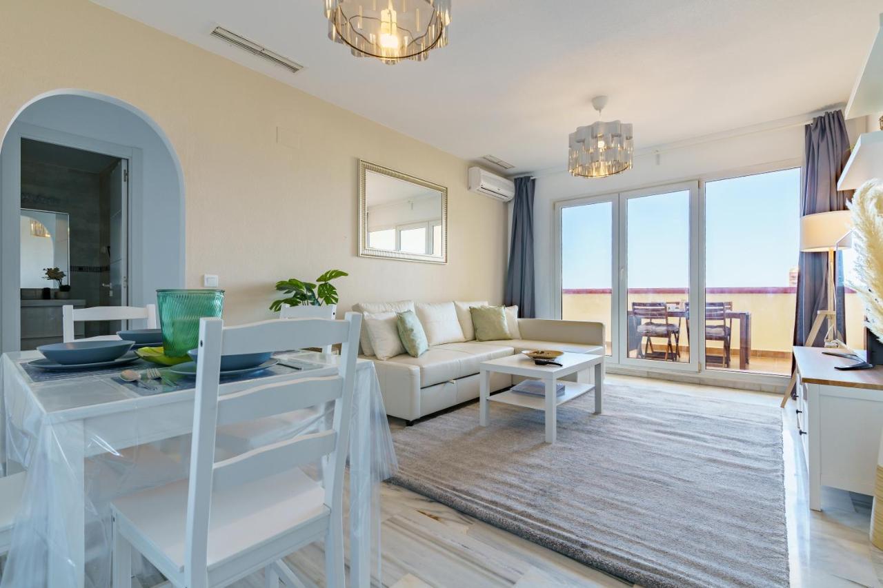 Chic Beachfront Flat With Amazing Sea Views And Private Indoor Parking Benalmádena Esterno foto