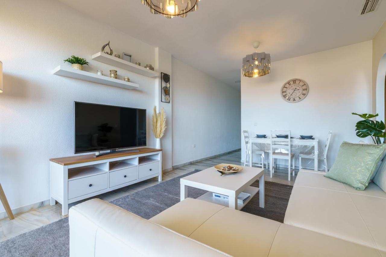 Chic Beachfront Flat With Amazing Sea Views And Private Indoor Parking Benalmádena Esterno foto