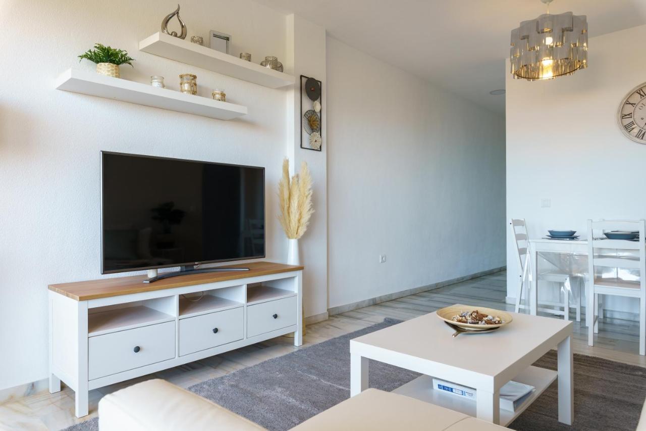 Chic Beachfront Flat With Amazing Sea Views And Private Indoor Parking Benalmádena Esterno foto