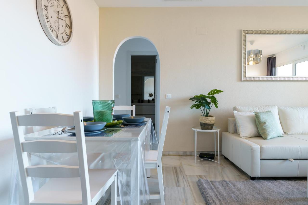 Chic Beachfront Flat With Amazing Sea Views And Private Indoor Parking Benalmádena Esterno foto
