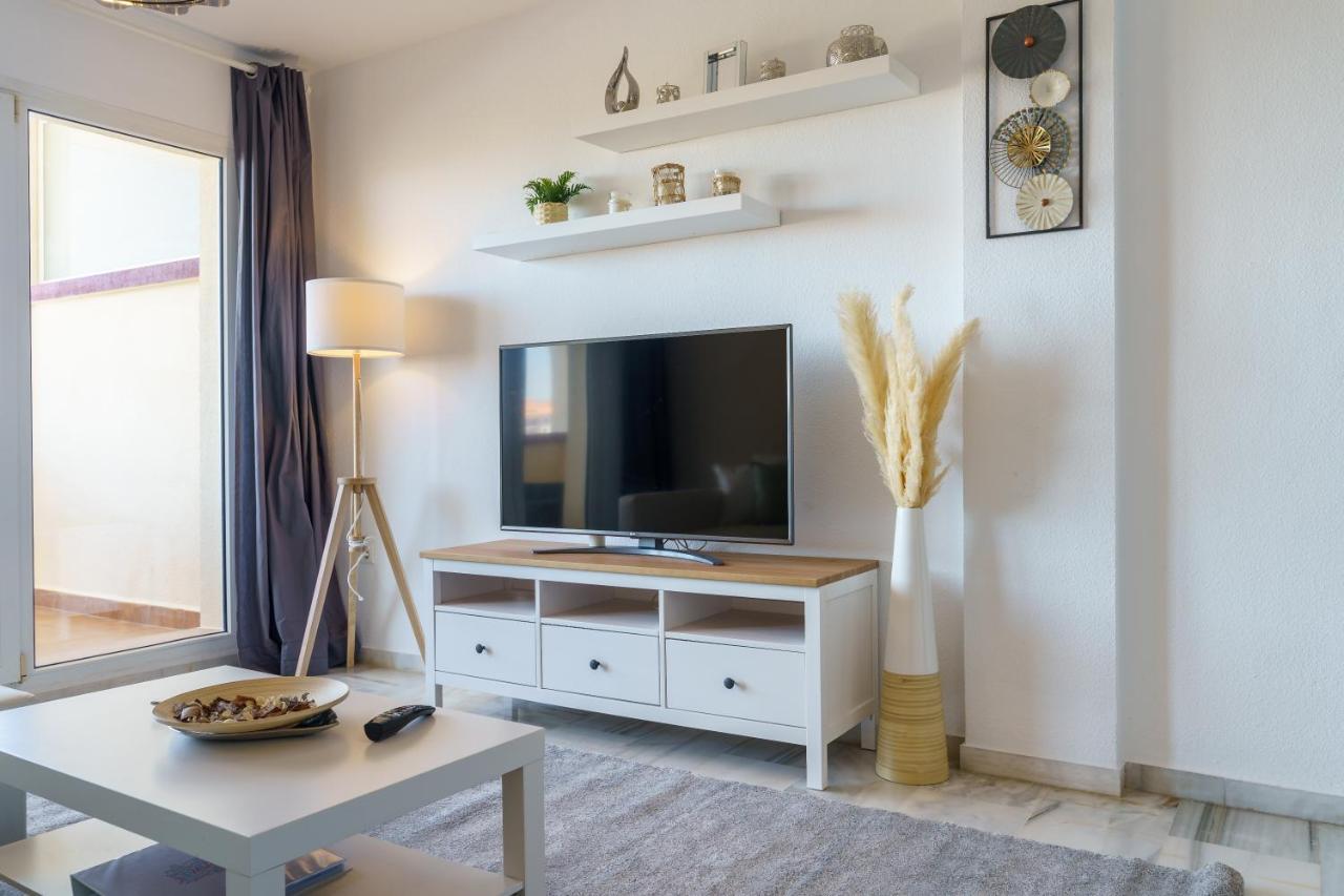 Chic Beachfront Flat With Amazing Sea Views And Private Indoor Parking Benalmádena Esterno foto