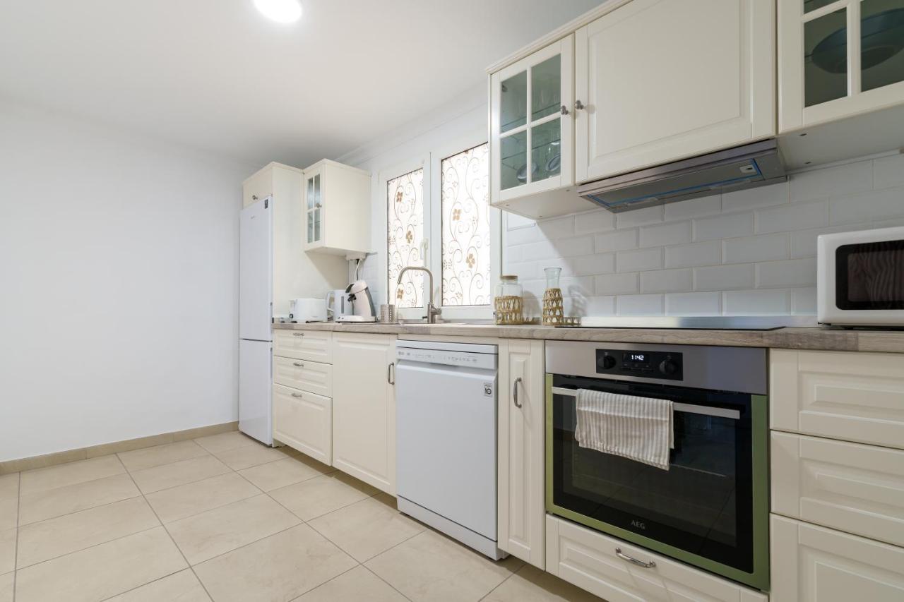 Chic Beachfront Flat With Amazing Sea Views And Private Indoor Parking Benalmádena Esterno foto