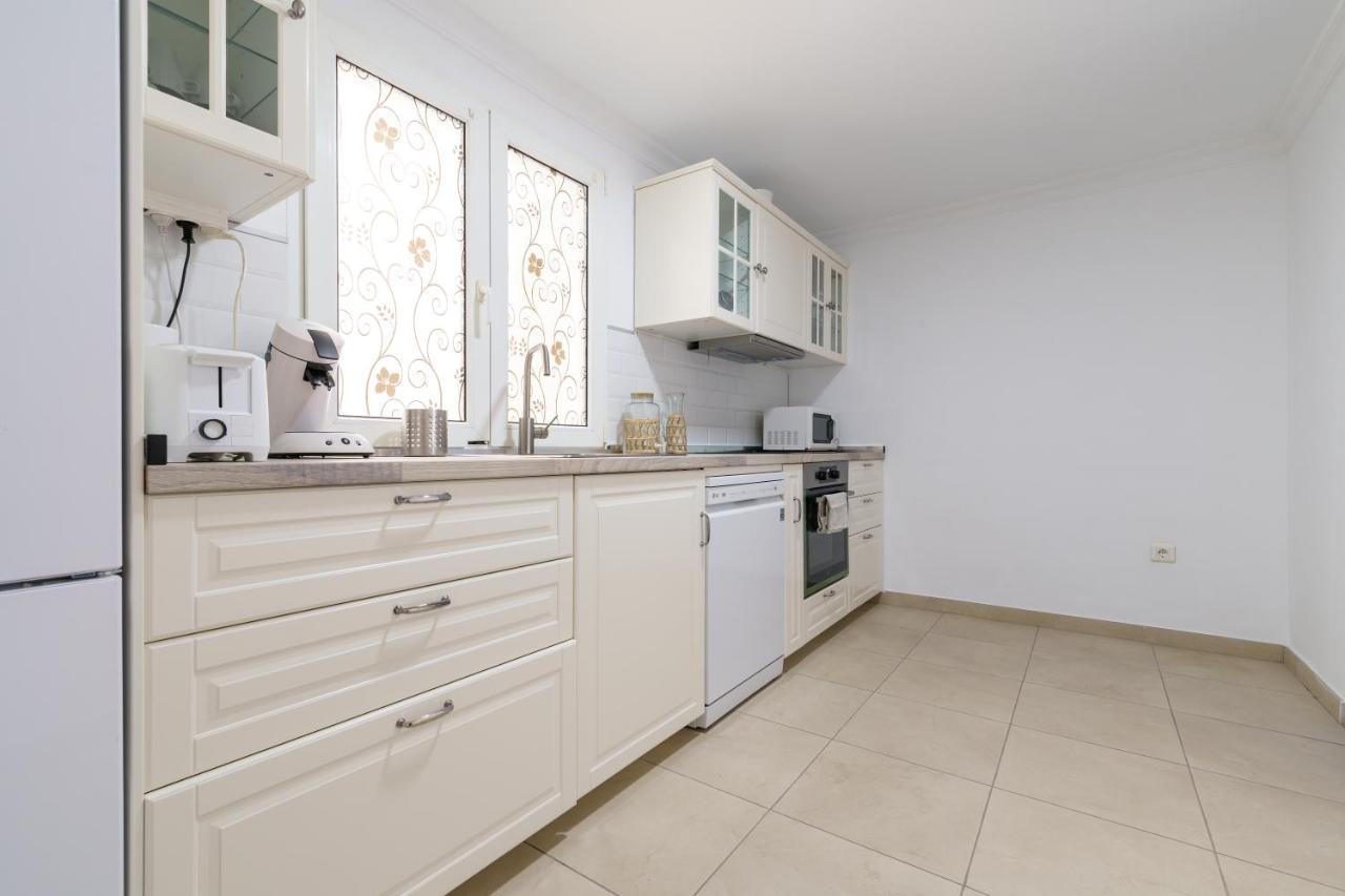 Chic Beachfront Flat With Amazing Sea Views And Private Indoor Parking Benalmádena Esterno foto