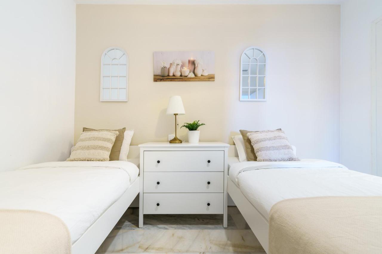 Chic Beachfront Flat With Amazing Sea Views And Private Indoor Parking Benalmádena Esterno foto