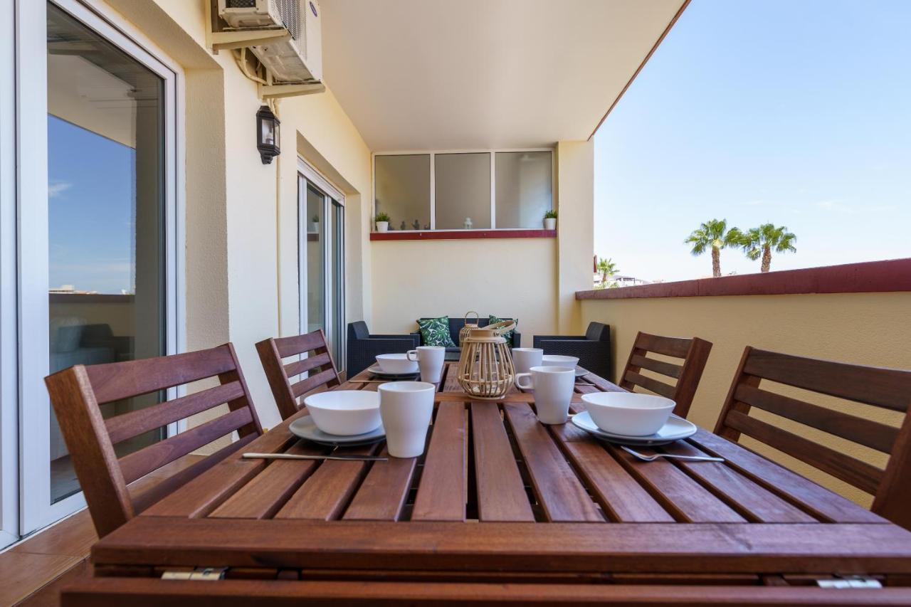 Chic Beachfront Flat With Amazing Sea Views And Private Indoor Parking Benalmádena Esterno foto