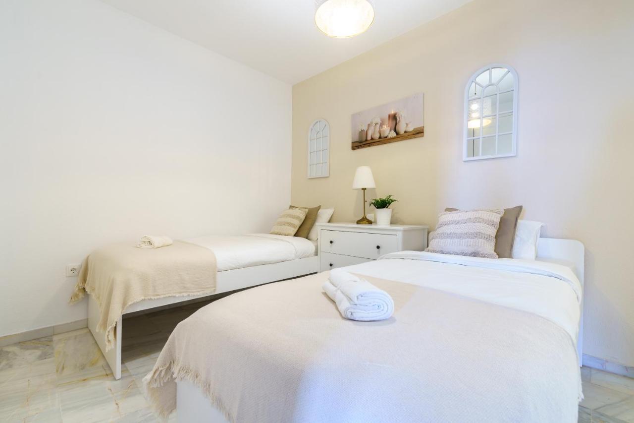 Chic Beachfront Flat With Amazing Sea Views And Private Indoor Parking Benalmádena Esterno foto