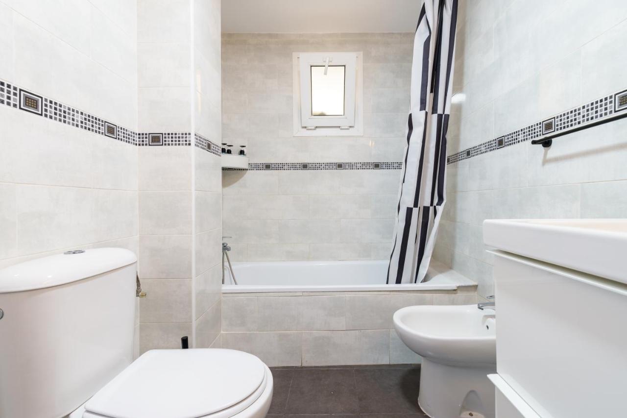 Chic Beachfront Flat With Amazing Sea Views And Private Indoor Parking Benalmádena Esterno foto