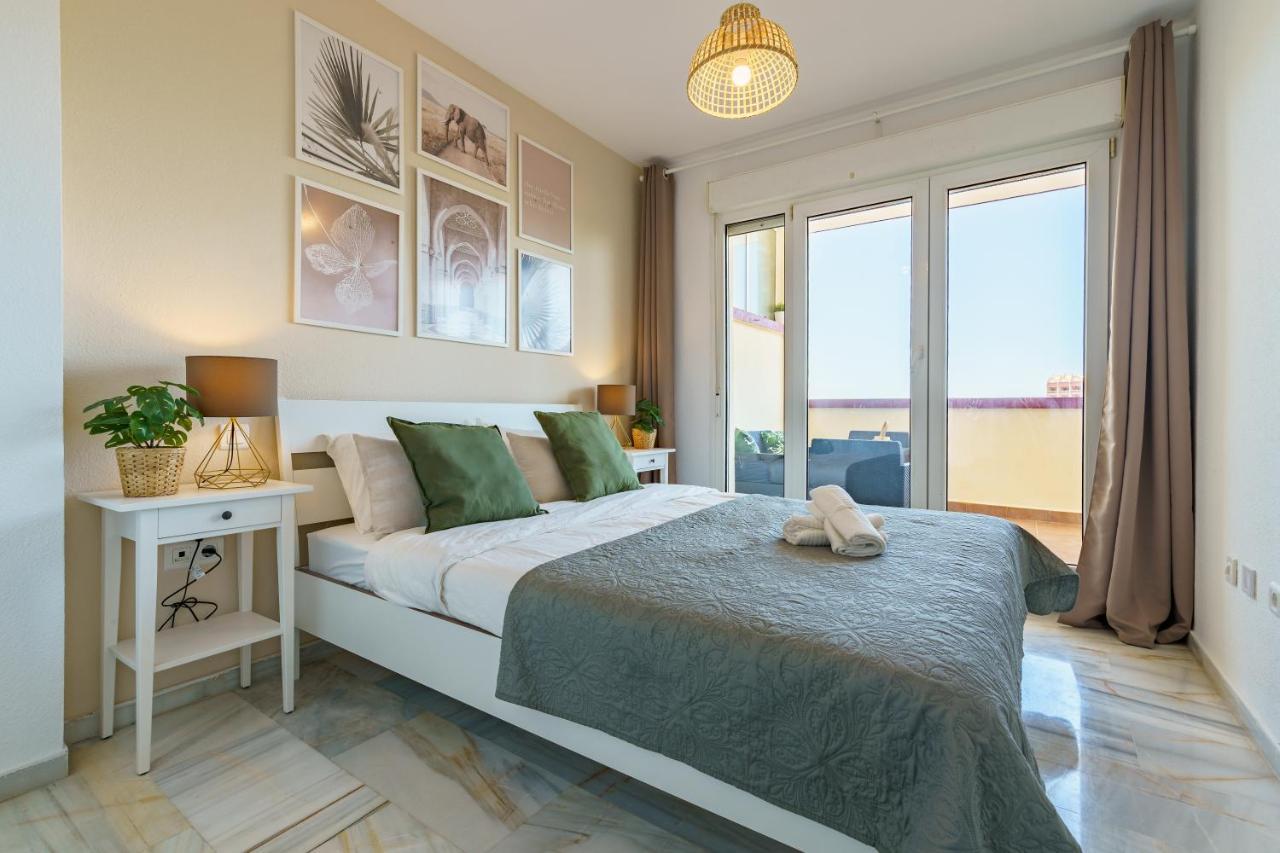 Chic Beachfront Flat With Amazing Sea Views And Private Indoor Parking Benalmádena Esterno foto