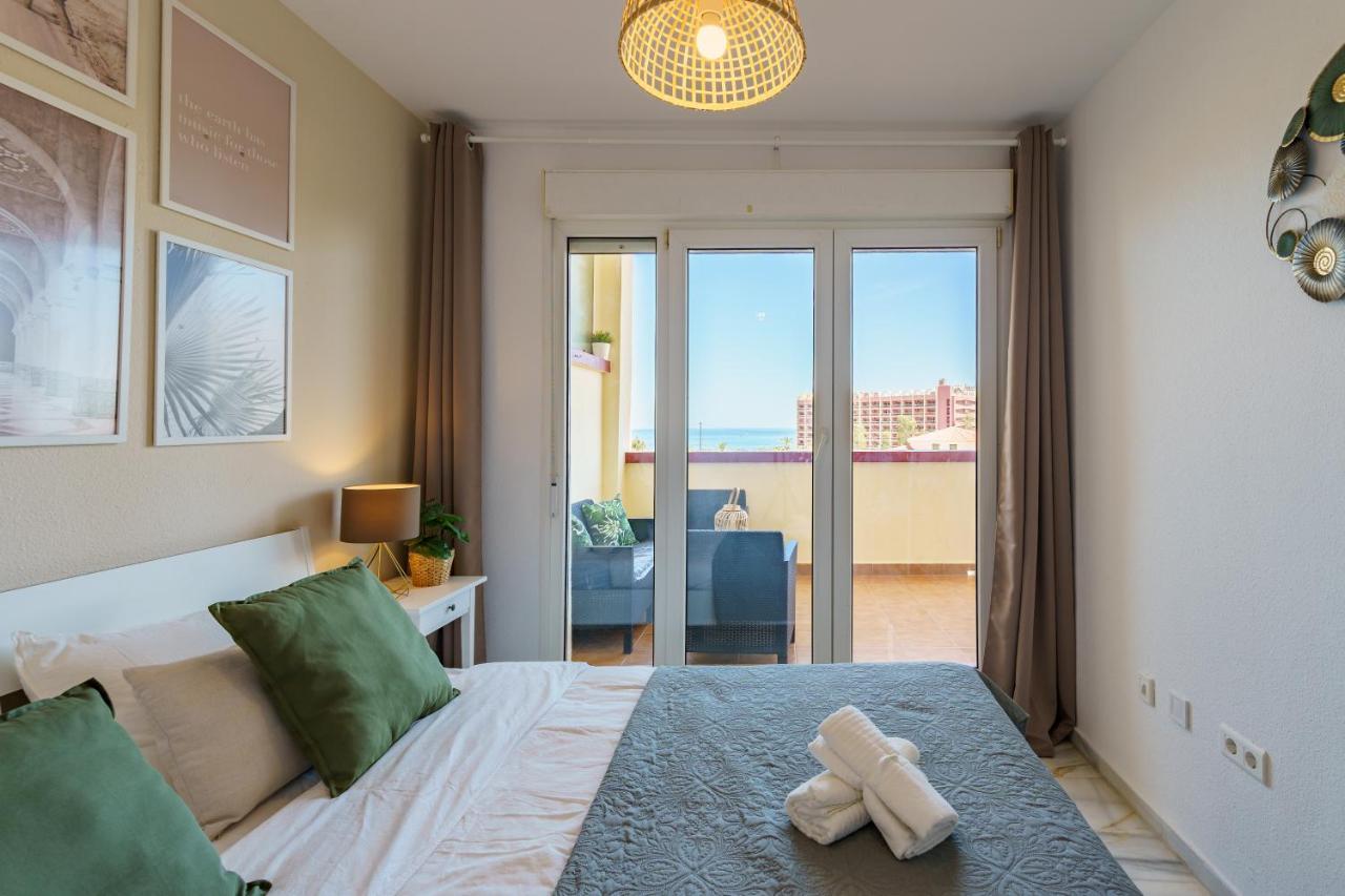 Chic Beachfront Flat With Amazing Sea Views And Private Indoor Parking Benalmádena Esterno foto