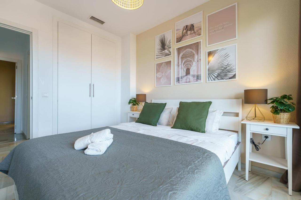 Chic Beachfront Flat With Amazing Sea Views And Private Indoor Parking Benalmádena Esterno foto