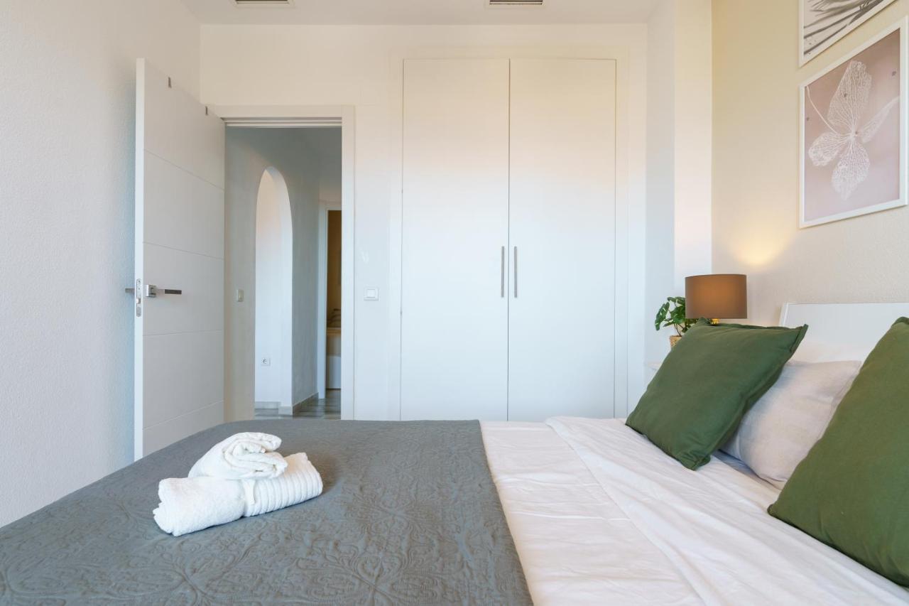 Chic Beachfront Flat With Amazing Sea Views And Private Indoor Parking Benalmádena Esterno foto