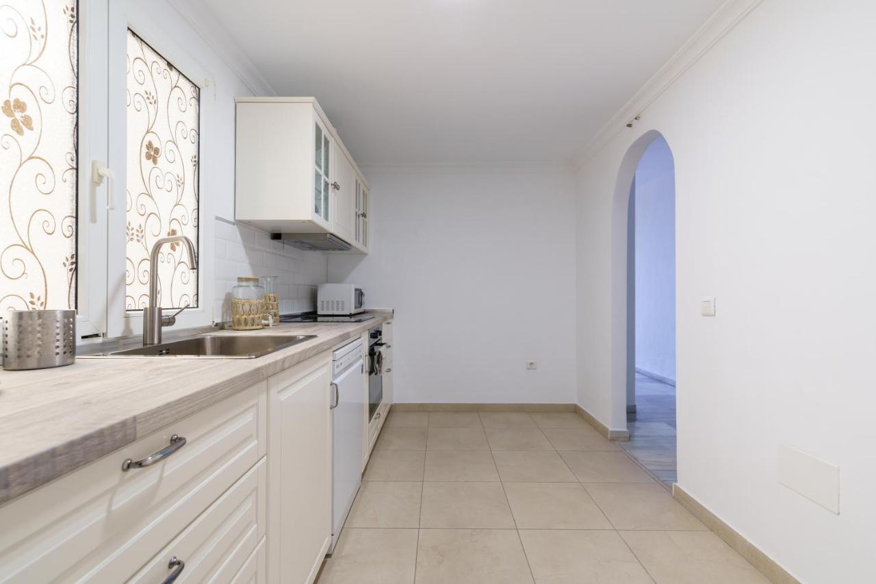 Chic Beachfront Flat With Amazing Sea Views And Private Indoor Parking Benalmádena Esterno foto